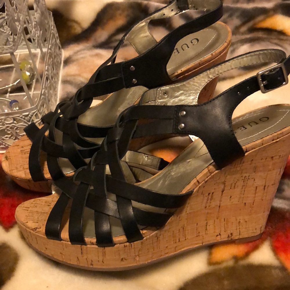 Guess - Picture 5 of 5